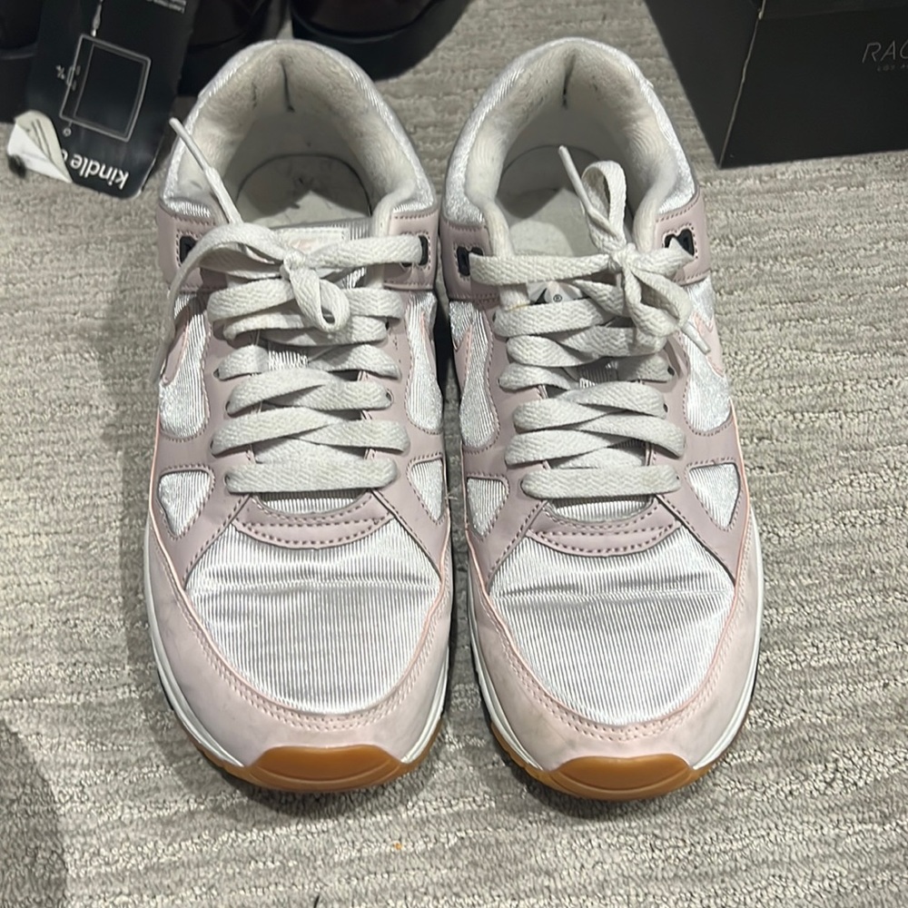 Pink & Gray Nike Air span